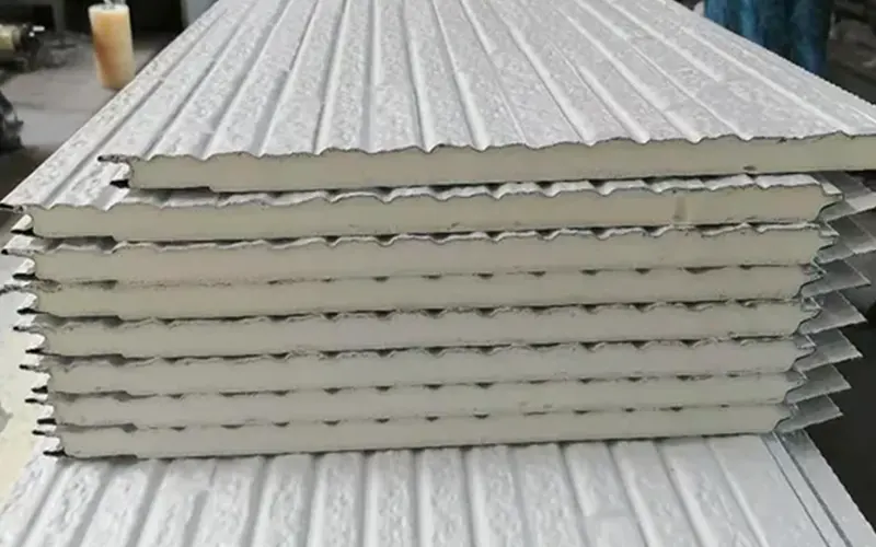 ما هو عزل رغوة البولي يوريثان المستخدم؟